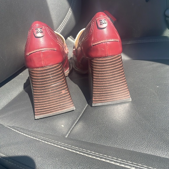 Sam Edelman Burgundy & Cream Block Heel Loafers with Gold Chain – Retro Preppy - Picture 5 of 7